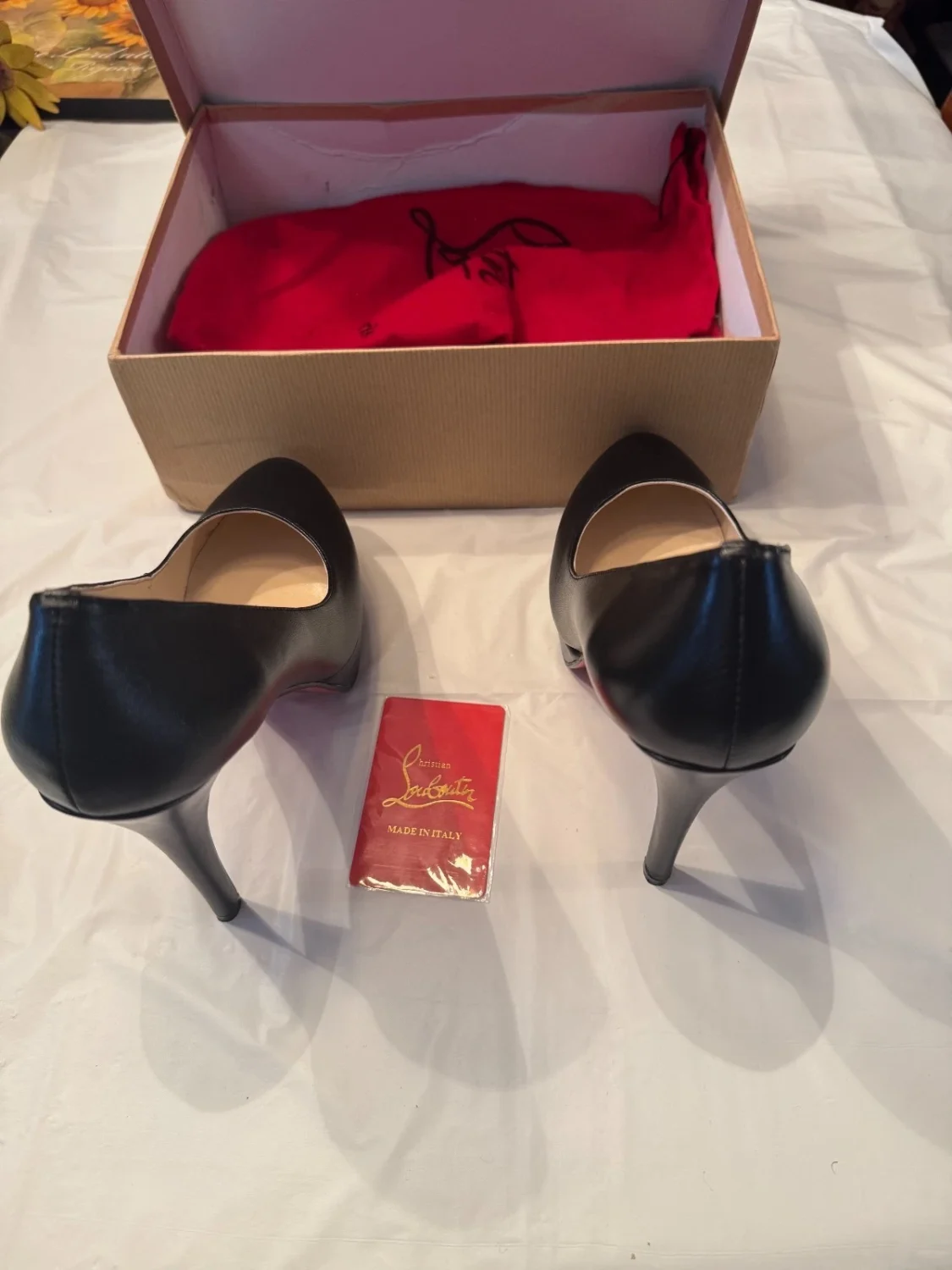 Louboutin 女式鞋 38 码 (7.5 - 8) 黑色带红色鞋底-