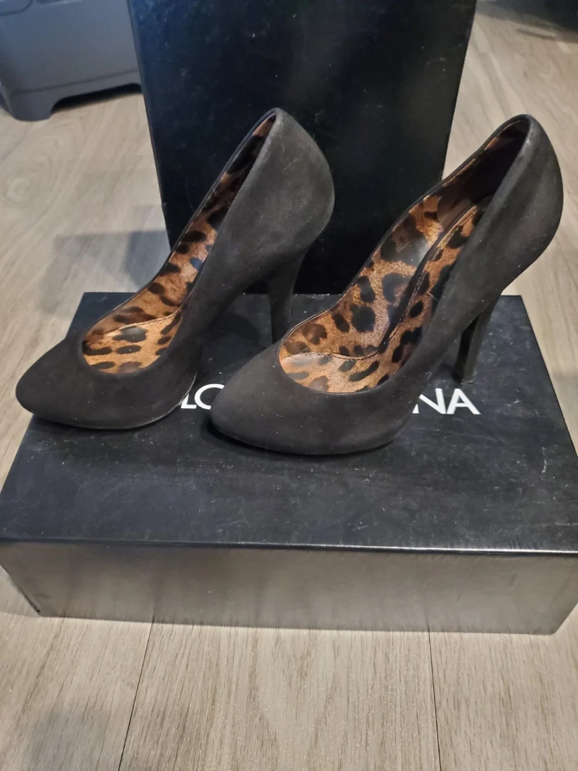 Dolce & Gabbana 黑色麂皮绒尖头细高跟鞋豹纹鞋垫 US 6-