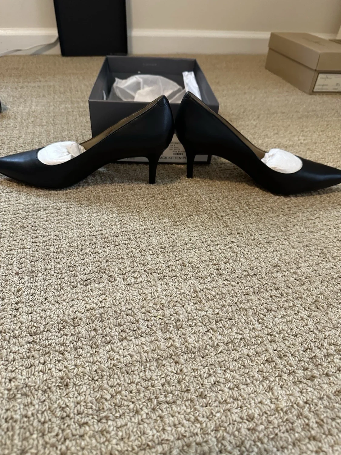 Ann Taylor 黑色皮革中跟高跟鞋尖头女式 8 码-