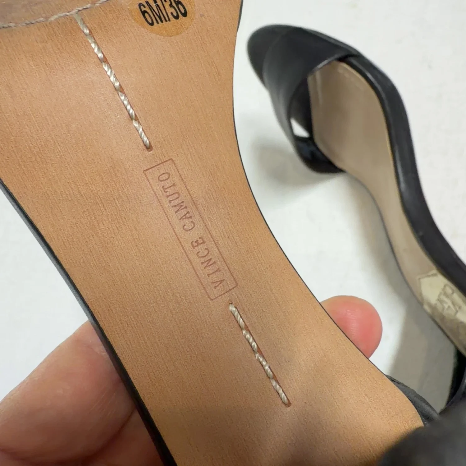 VINCE CAMUTO 黑色皮革绑带拉链高跟鞋 6M 码-