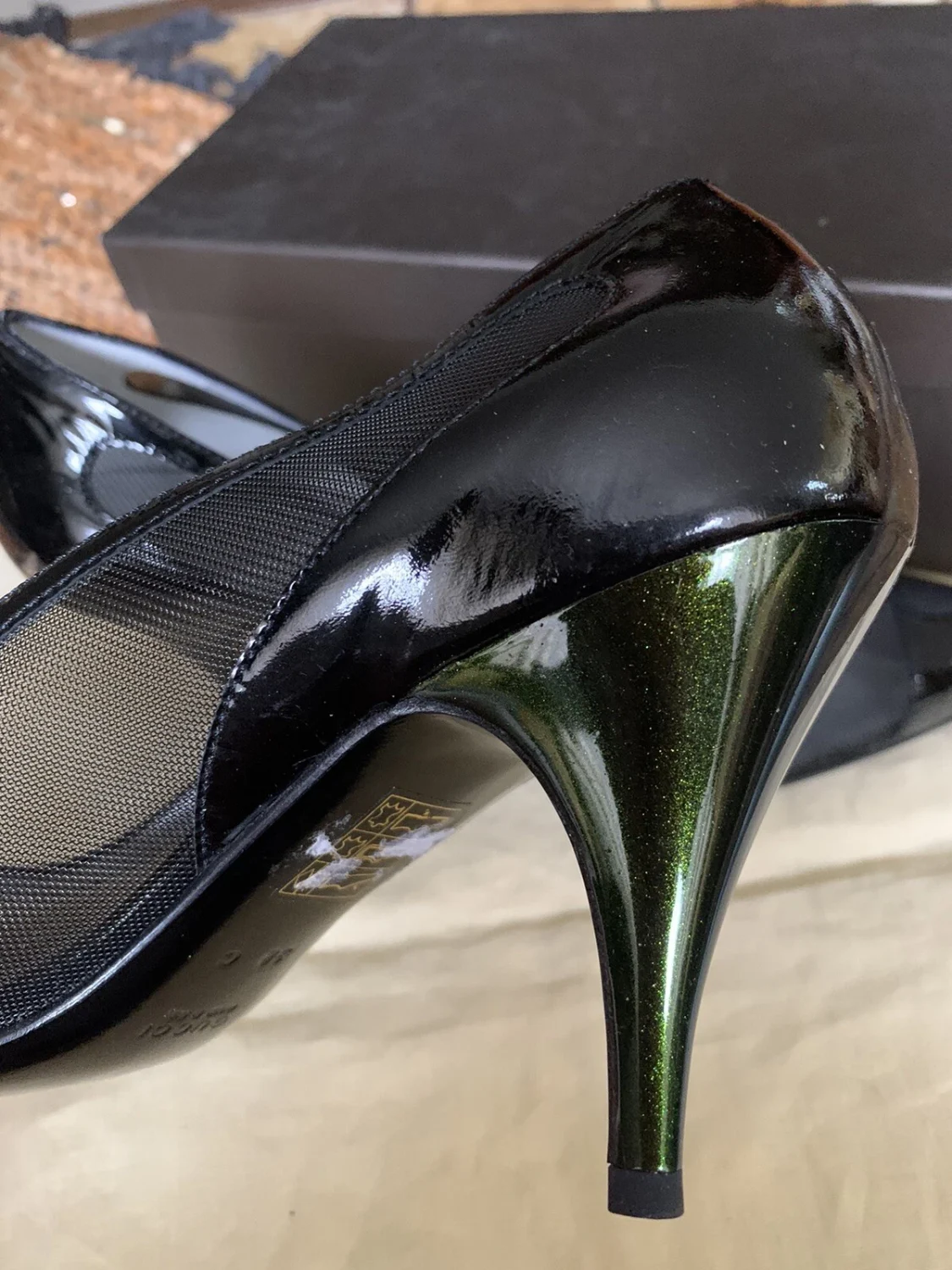 古驰 TOM FORD 泵鞋黑色漆皮/深绿色鞋跟 Eu 38,意大利-