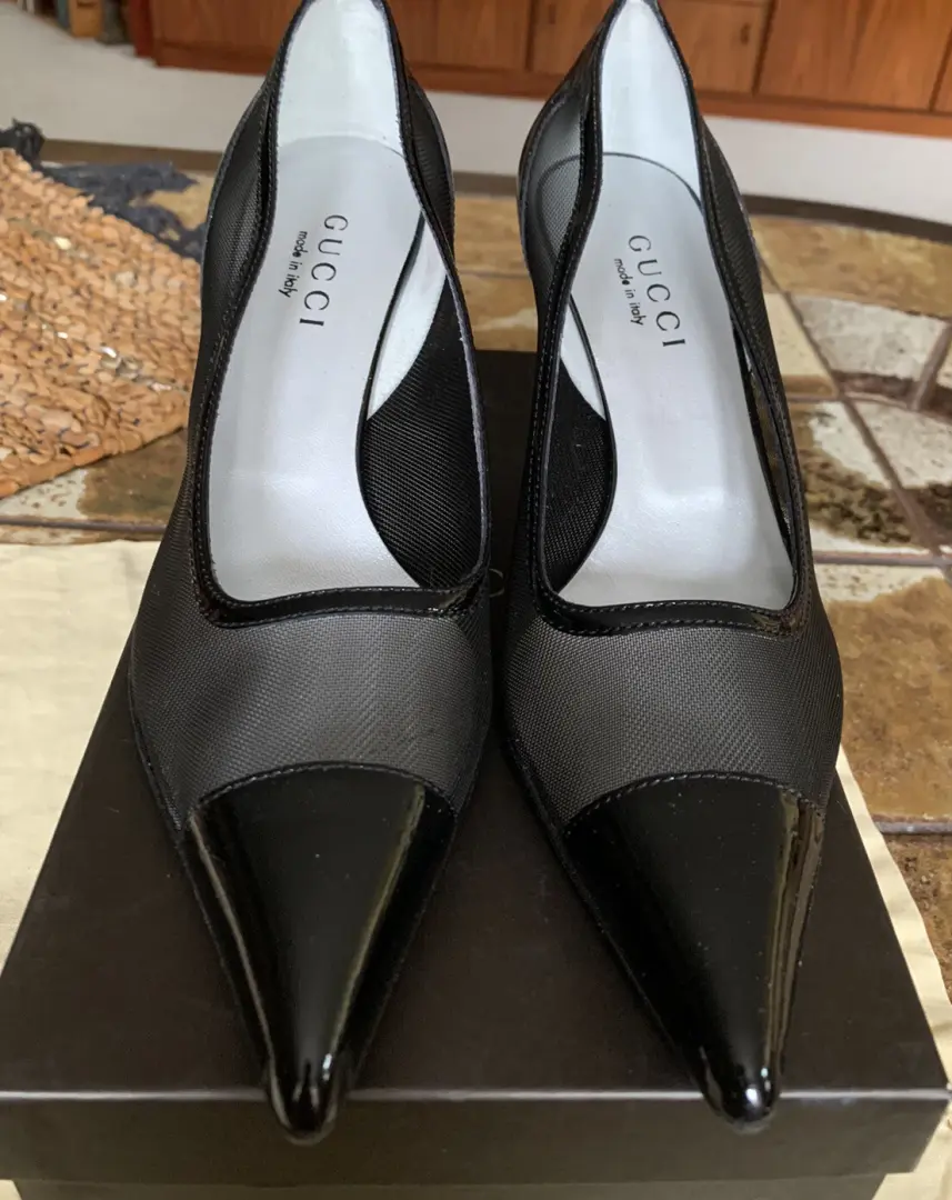 古驰 TOM FORD 泵鞋黑色漆皮/深绿色鞋跟 Eu 38,意大利-