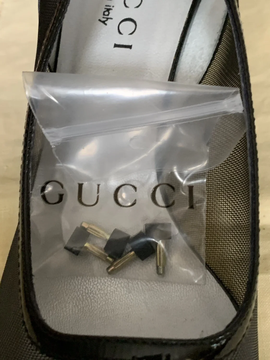 古驰 TOM FORD 泵鞋黑色漆皮/深绿色鞋跟 Eu 38,意大利-