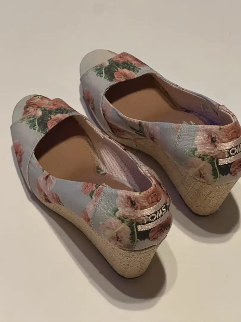 Toms 高跟鞋女鞋,7W 码-