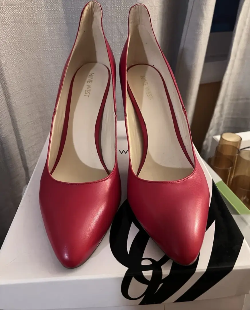 Nine West 女式红色皮革尖头细高跟鞋懒人鞋 12M 码-