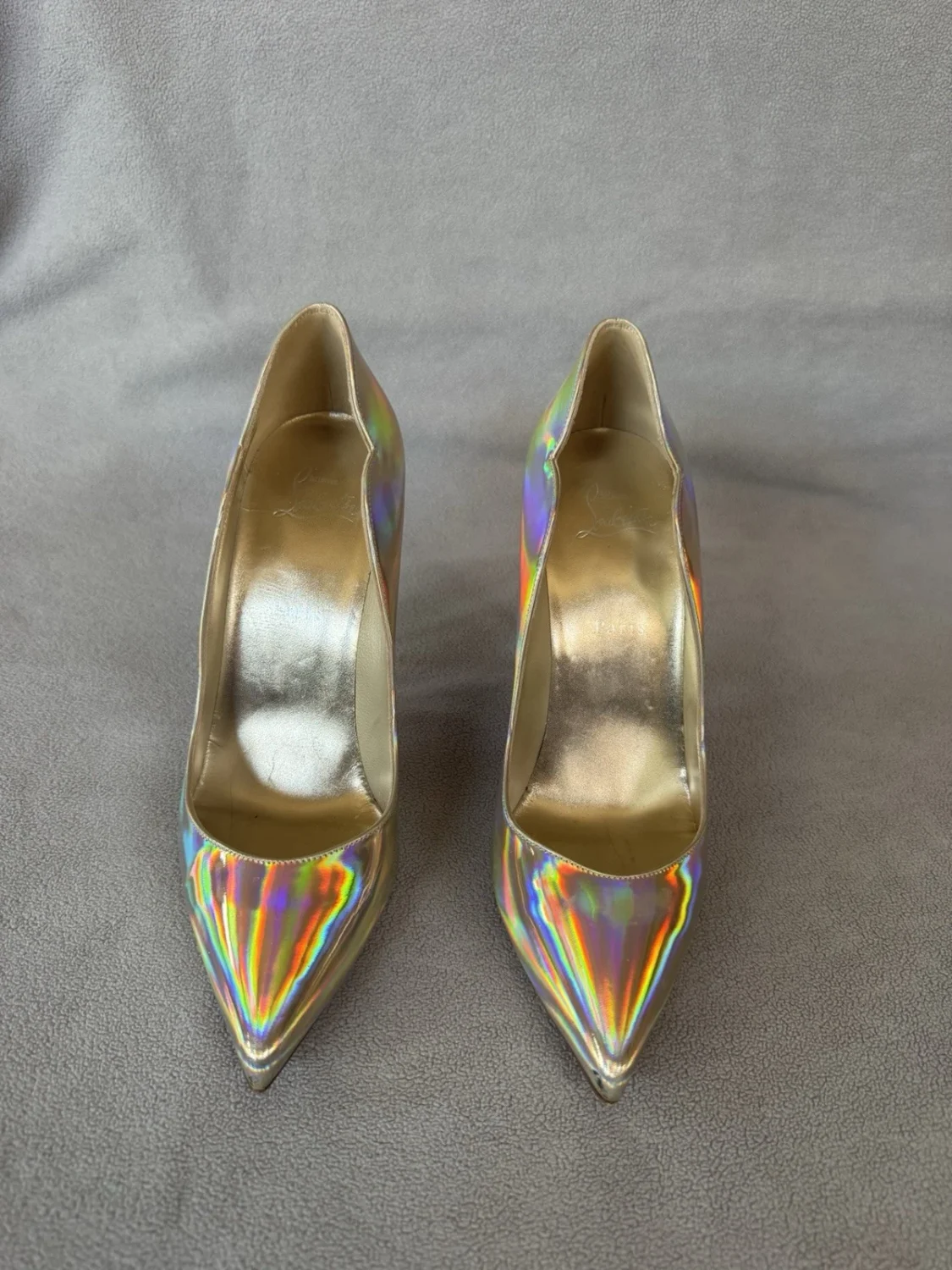 Christian Louboutin 金色合成全息尖头细高跟鞋 11-