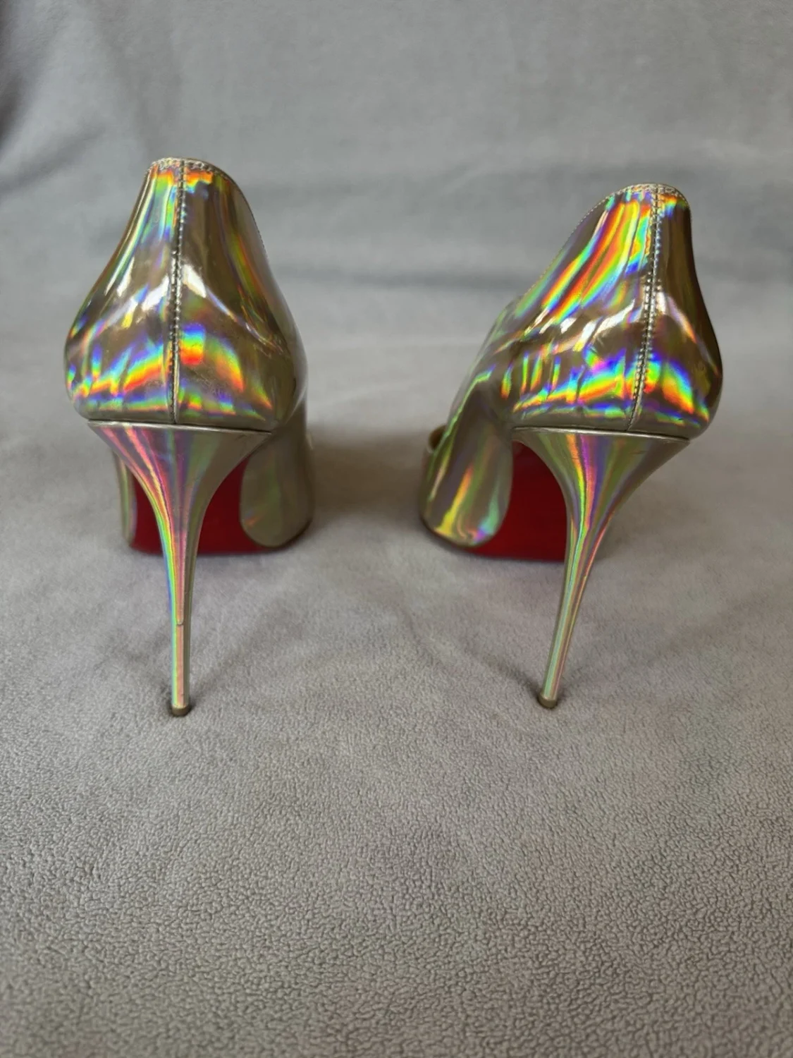 Christian Louboutin 金色合成全息尖头细高跟鞋 11-