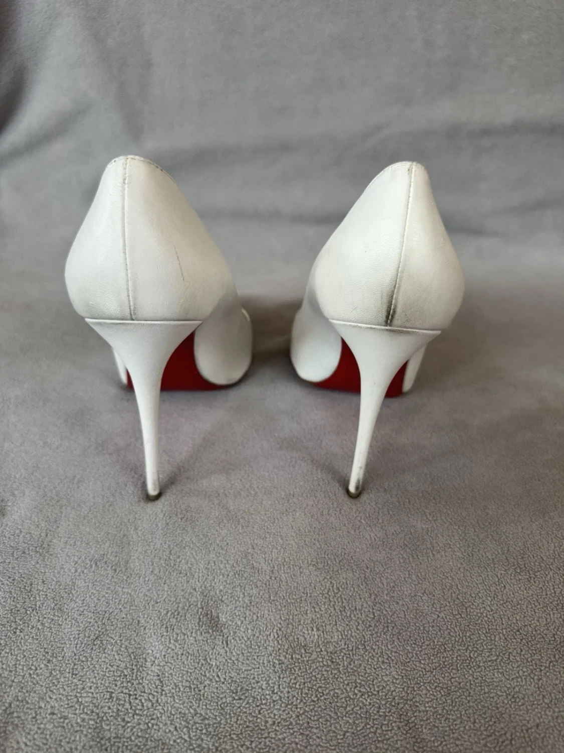 Christian Louboutin 白色皮革标志尖头懒人高跟鞋 11-