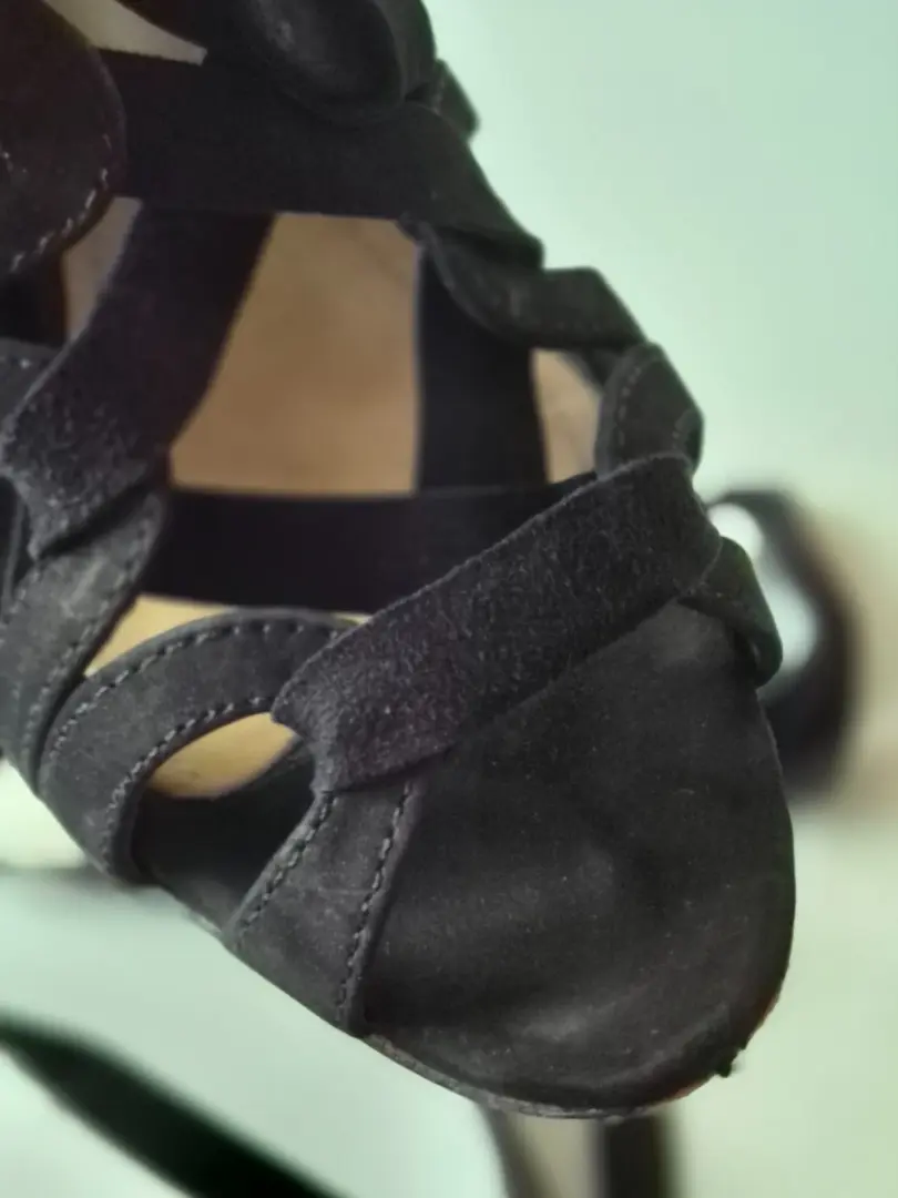 Schutz 黑色麂皮绒系带高跟鞋 5 B 码-