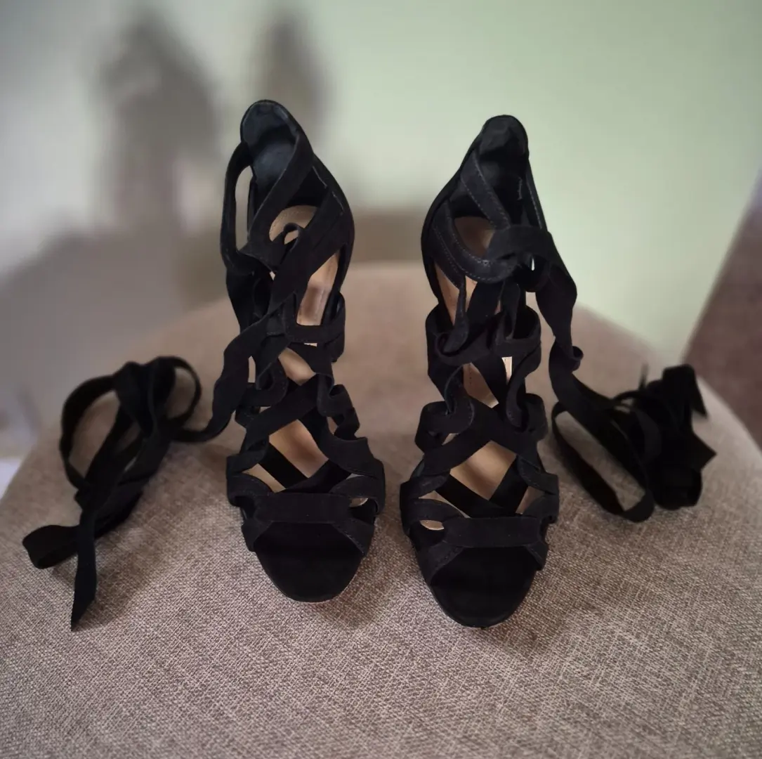 Schutz 黑色麂皮绒系带高跟鞋 5 B 码-