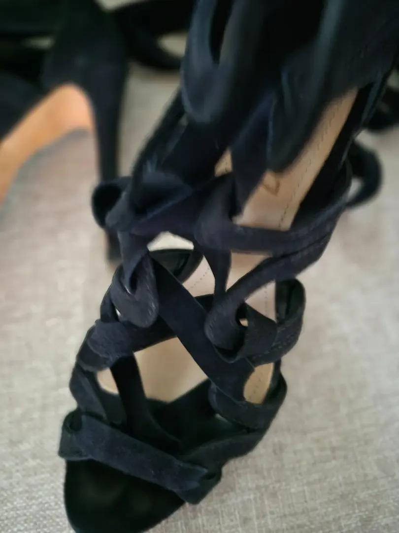 Schutz 黑色麂皮绒系带高跟鞋 5 B 码-