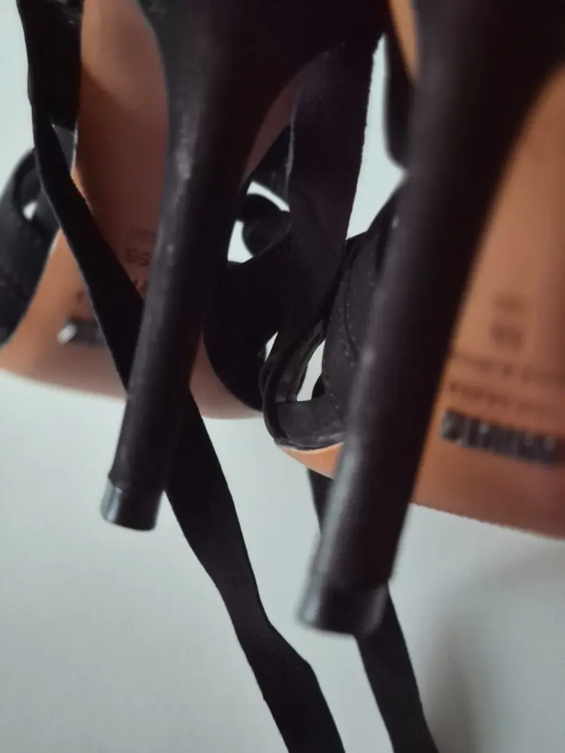 Schutz 黑色麂皮绒系带高跟鞋 5 B 码-