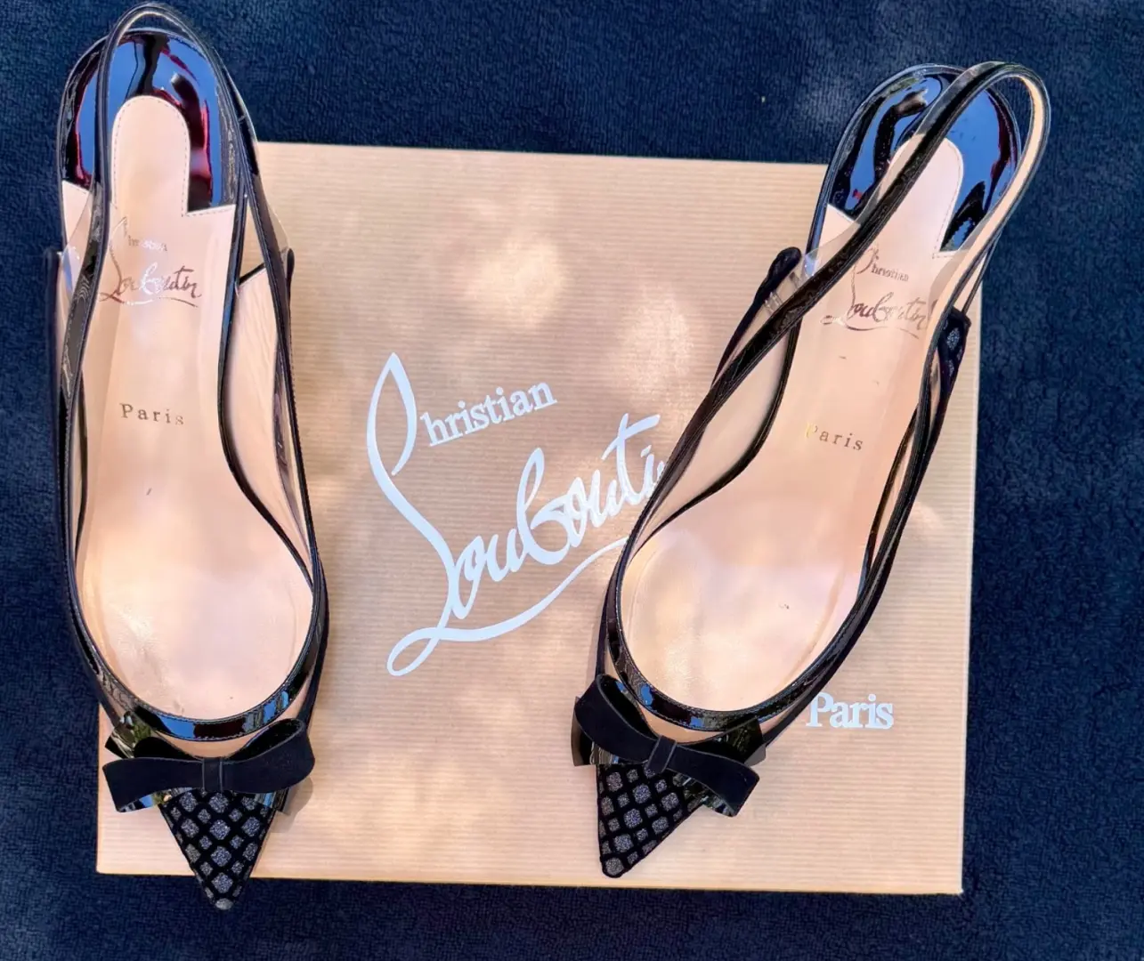 Christian Louboutin Bupendo 吊带 85 PVC 专利黑色蝴蝶结高跟鞋 EU 41-