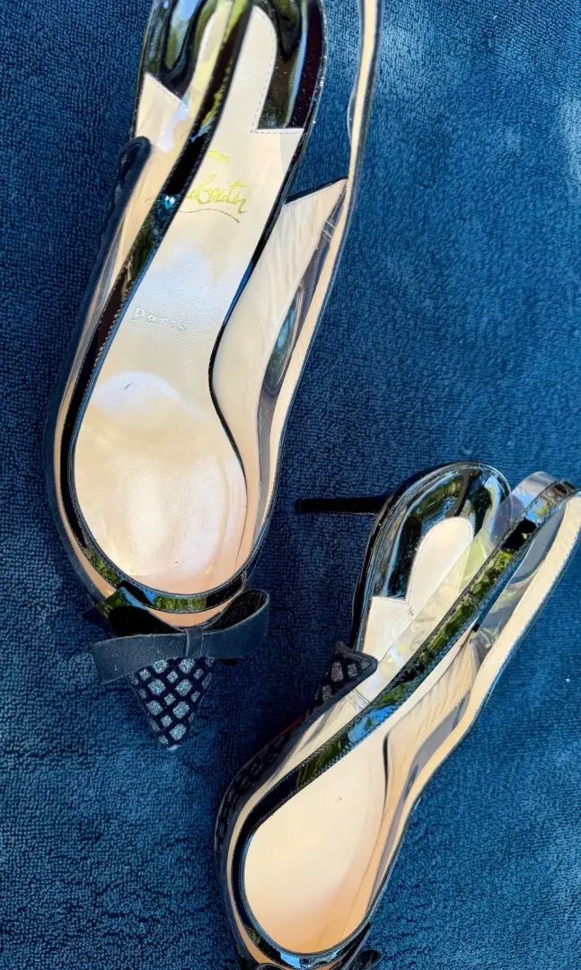 Christian Louboutin Bupendo 吊带 85 PVC 专利黑色蝴蝶结高跟鞋 EU 41-