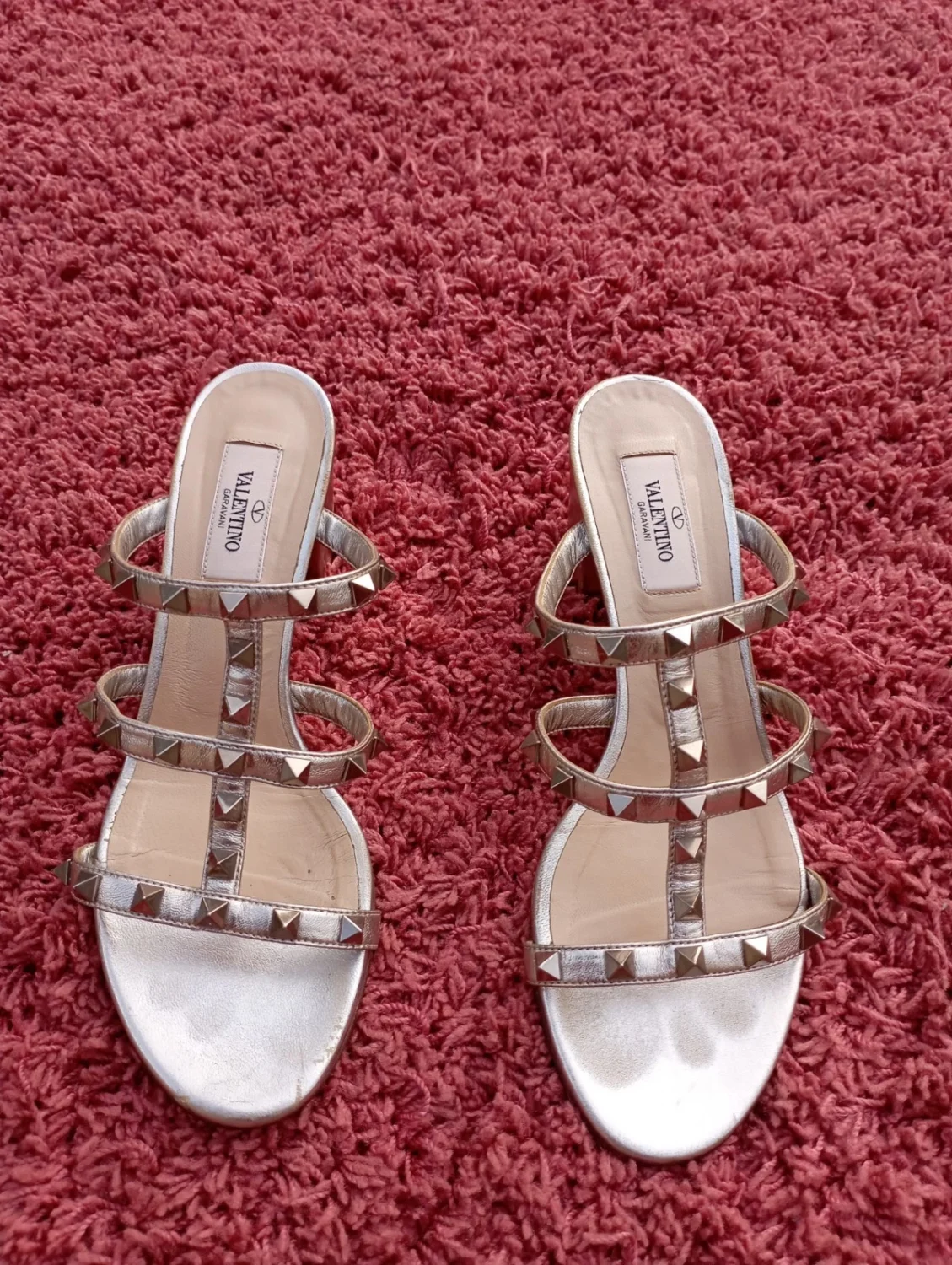 Valentino Garavani Rockstud 金属色皮革粗跟凉鞋 38 码-