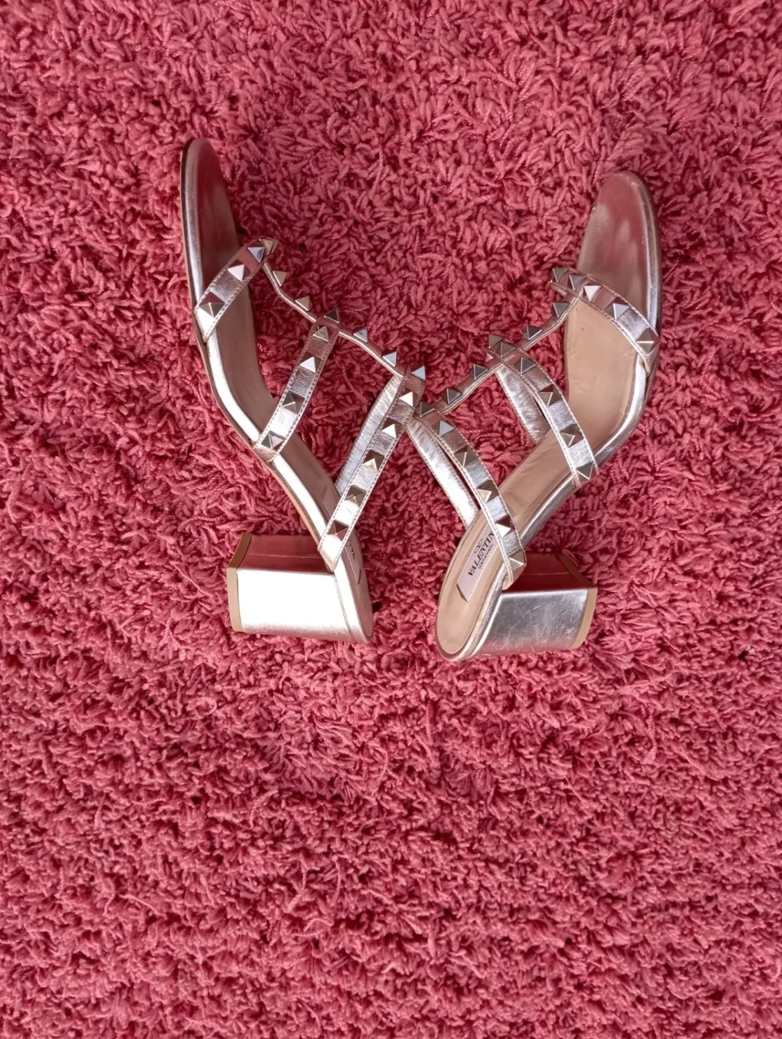 Valentino Garavani Rockstud 金属色皮革粗跟凉鞋 38 码-