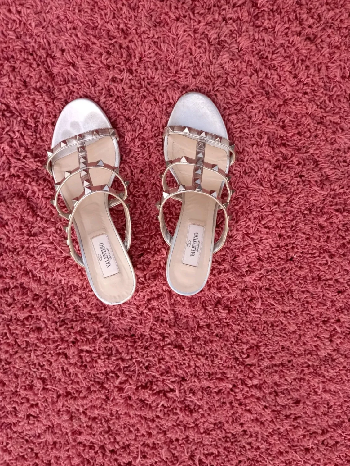 Valentino Garavani Rockstud 金属色皮革粗跟凉鞋 38 码-