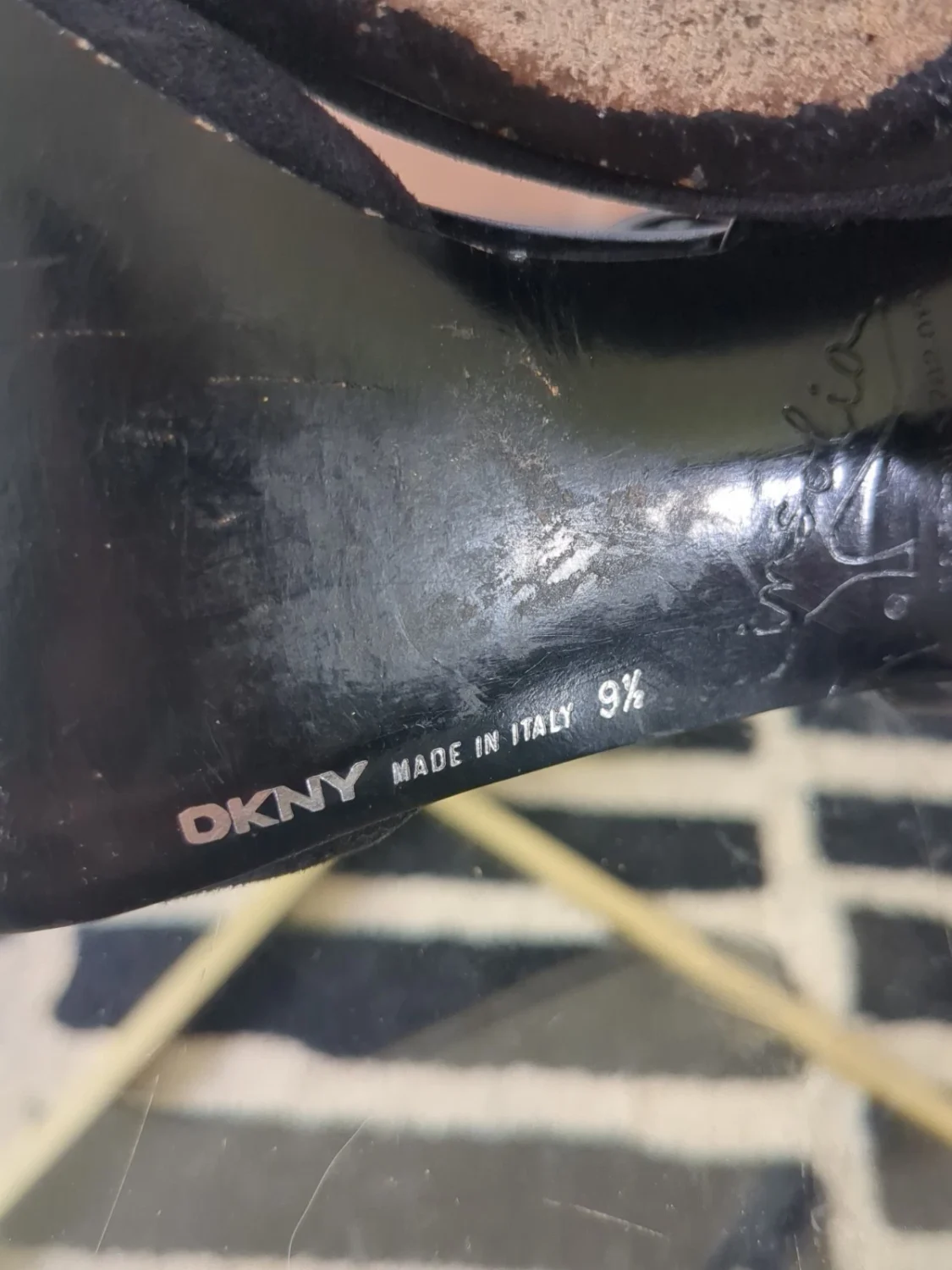 女式高跟鞋 DKNY 9.5 黑色麂皮绒意大利制造-