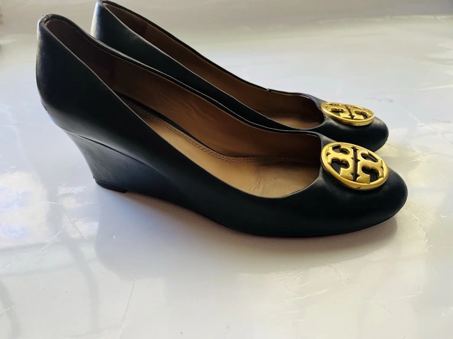 Tory Burch 黑色皮革切尔西楔 - 尺码 6.5-