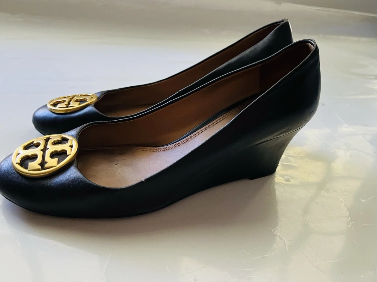 Tory Burch 黑色皮革切尔西楔 - 尺码 6.5-