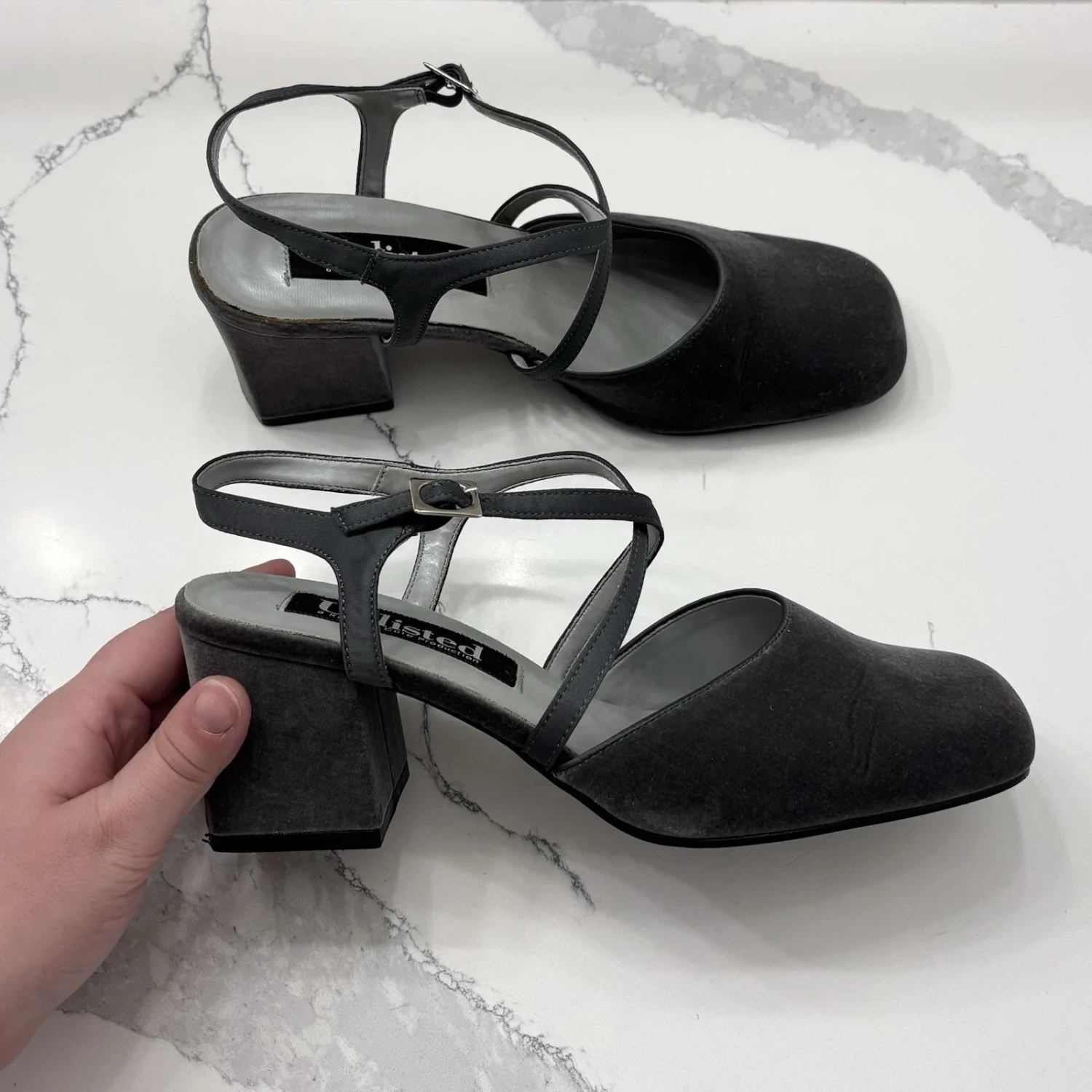 未上市 Kenneth Cole 复古女式 9 Cross My Heart 灰色方头高跟鞋-