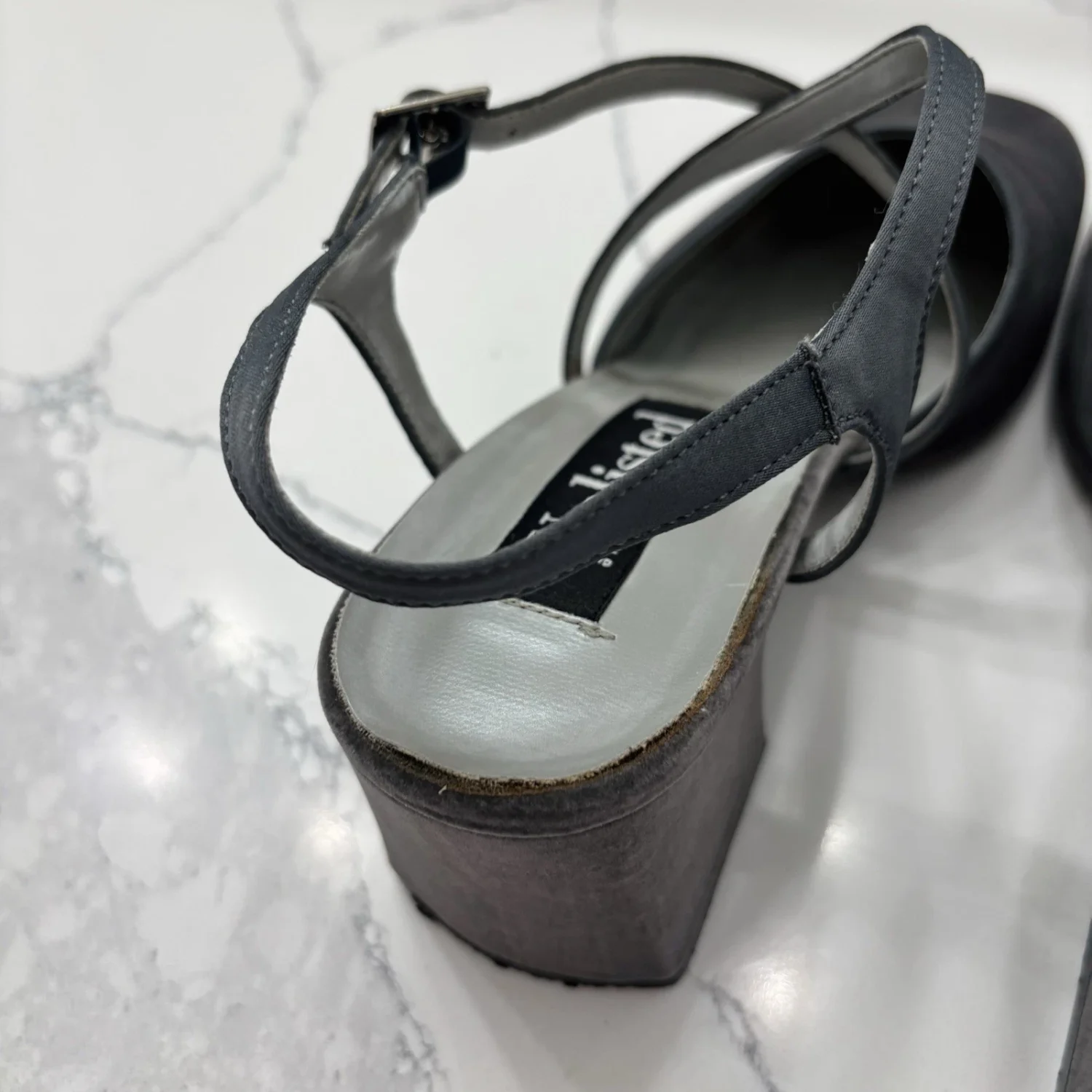 未上市 Kenneth Cole 复古女式 9 Cross My Heart 灰色方头高跟鞋-