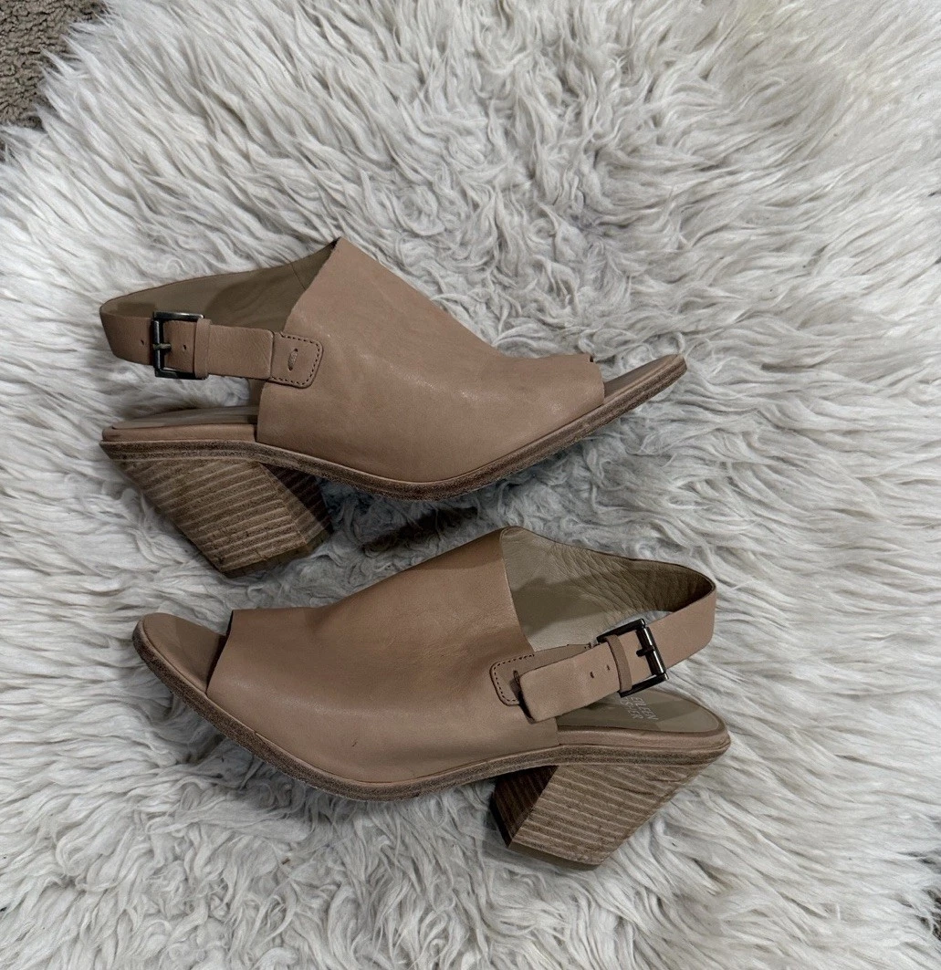 EILEEN FISHER Glance 天然 Vachetta 皮革露趾露跟短靴 10-