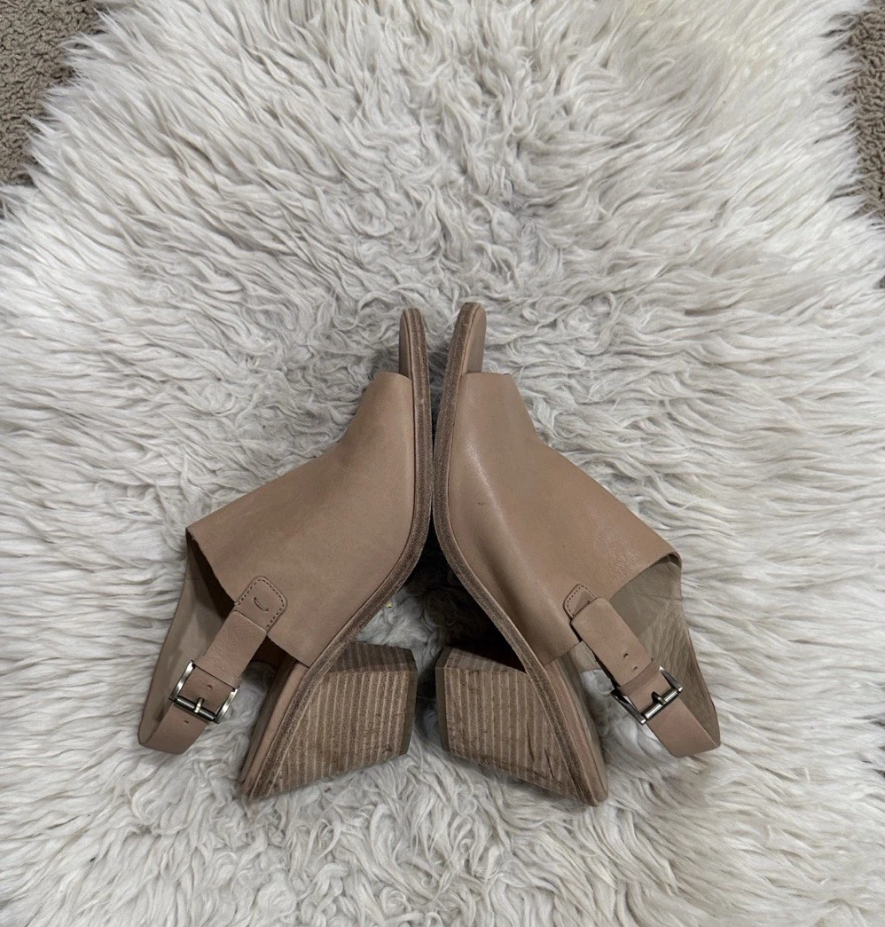 EILEEN FISHER Glance 天然 Vachetta 皮革露趾露跟短靴 10-