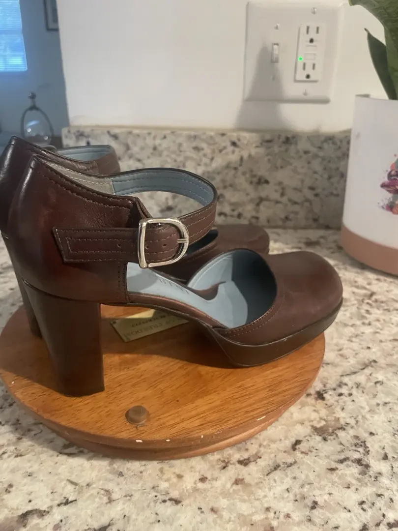 Gianni Bini 棕色皮革 Mary Jane 厚底高跟鞋女式 7.5M 码粗跟-