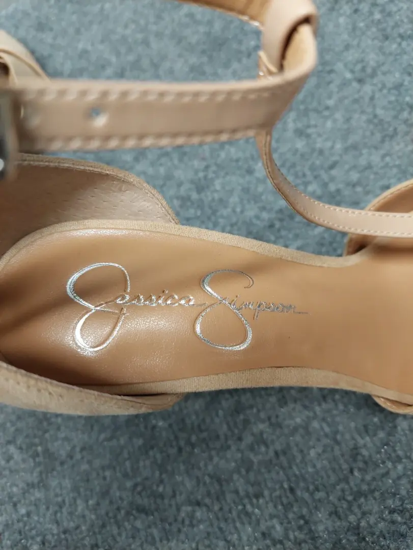Jessica Simpson 女式浅口鞋 9.5 米色 T 带尖头细跟 City-