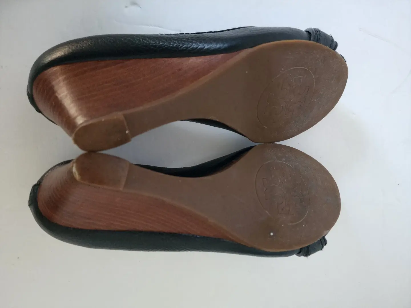 Tory Burch Carnell 女式楔形海军蓝方形标志皮革露趾鞋 5.5-