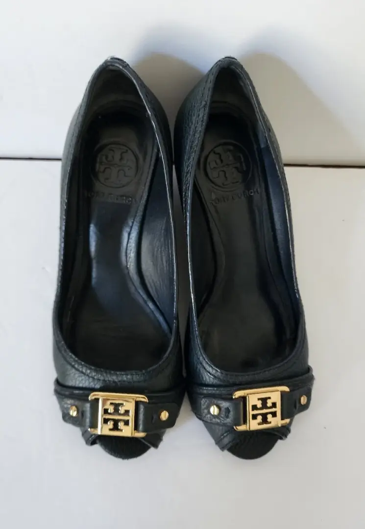 Tory Burch Carnell 女式楔形海军蓝方形标志皮革露趾鞋 5.5-