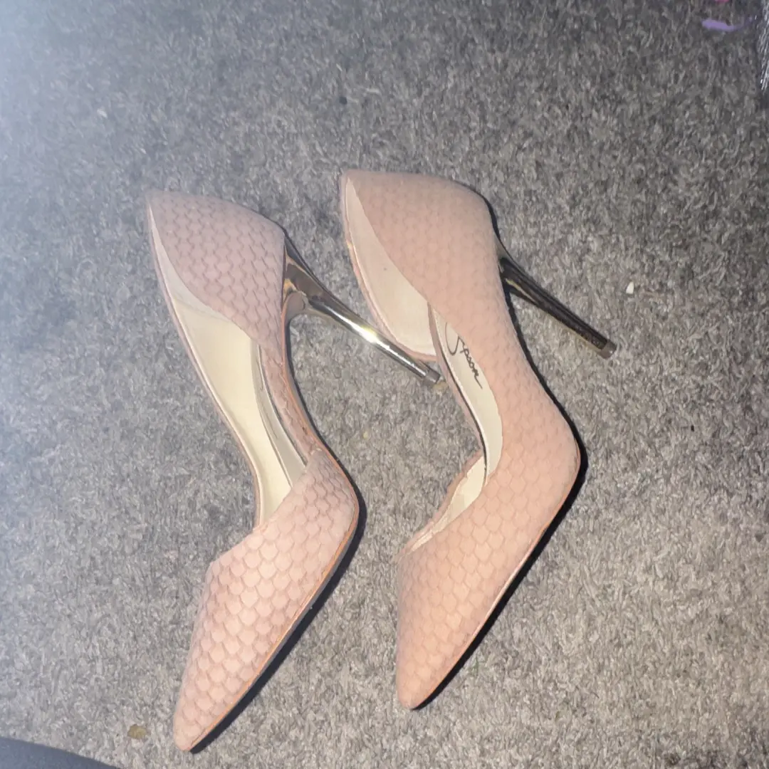Jessica Simpson 米色刺绣尖头细高跟鞋美国 8 码-