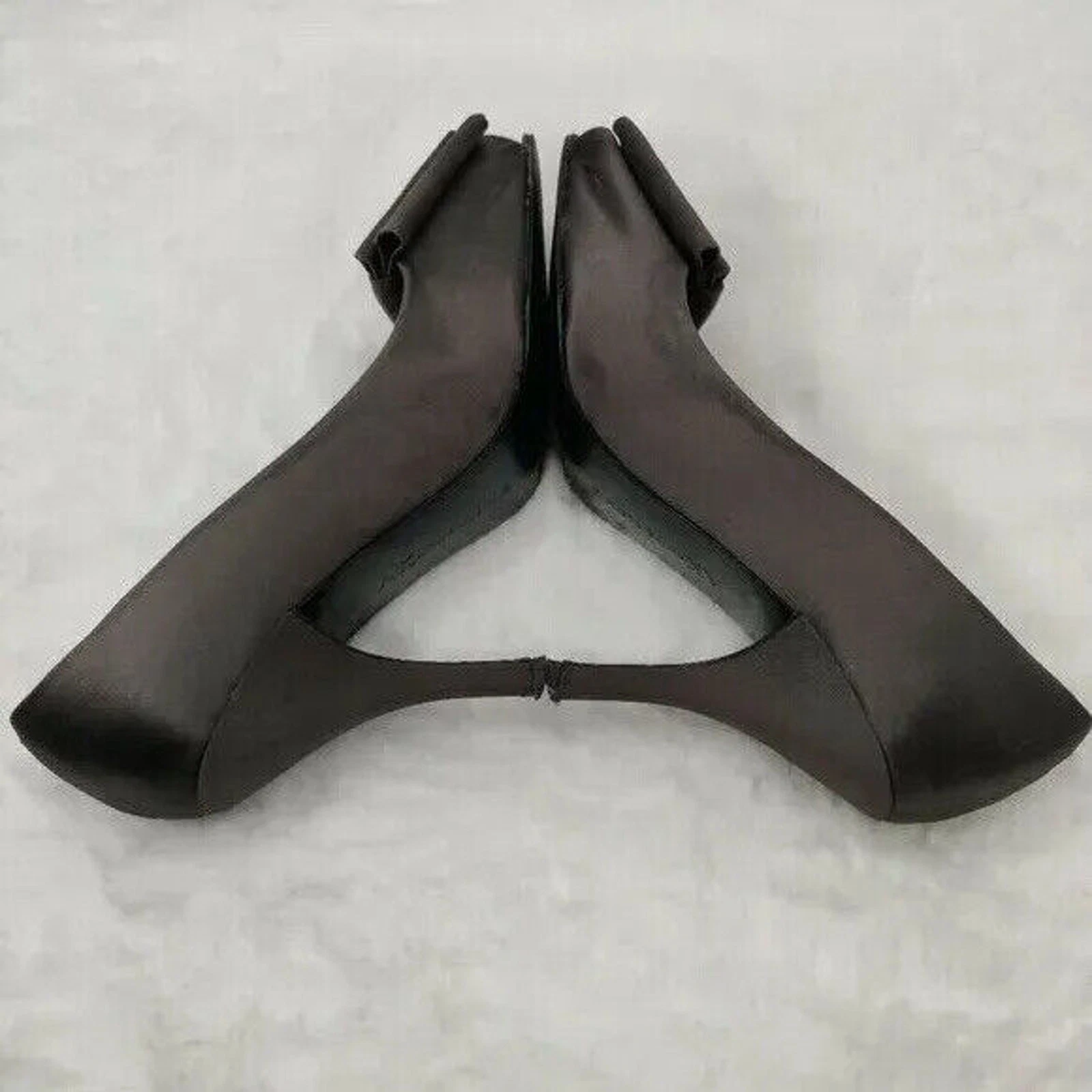 Anne Klein 灰色露趾泵 9 码-