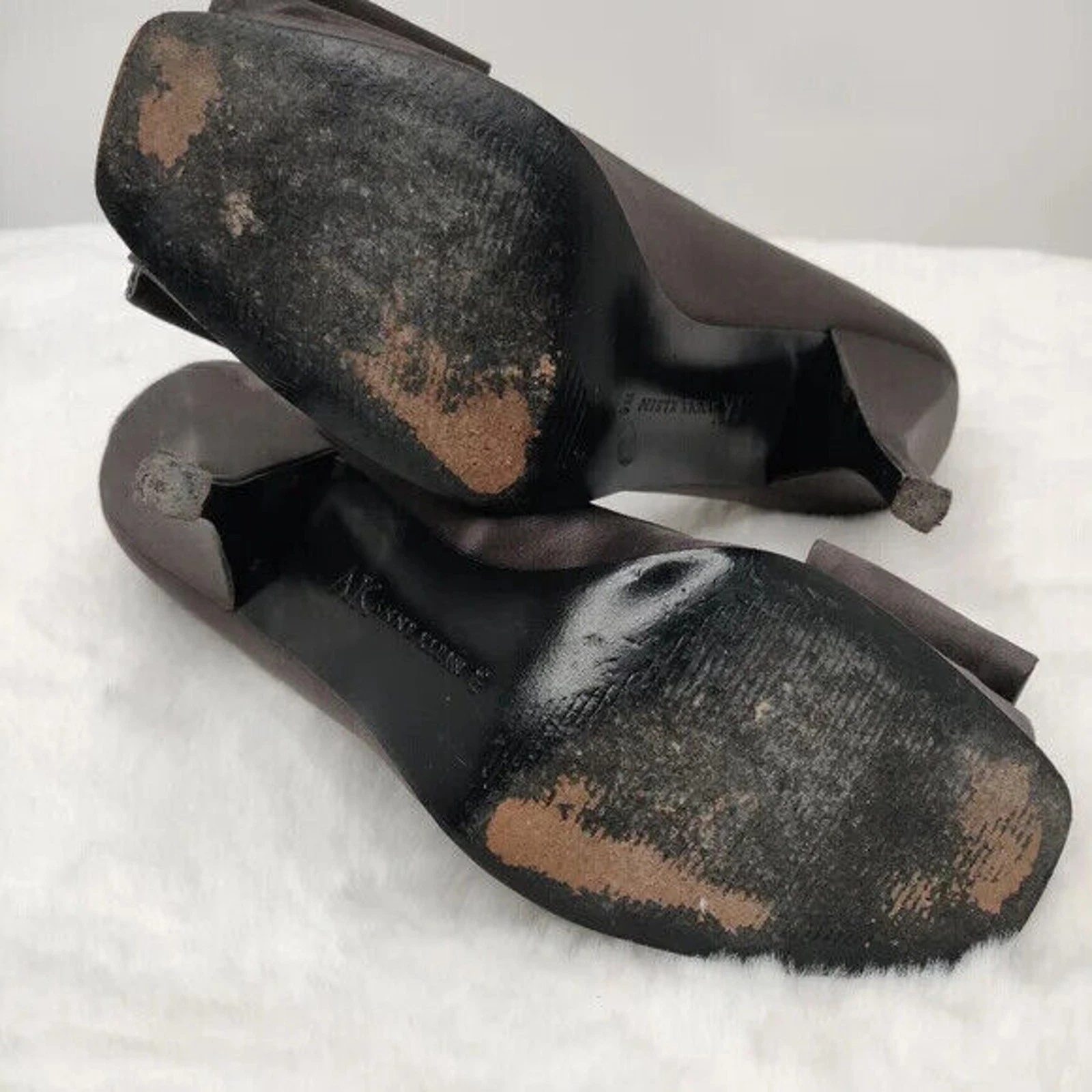 Anne Klein 灰色露趾泵 9 码-