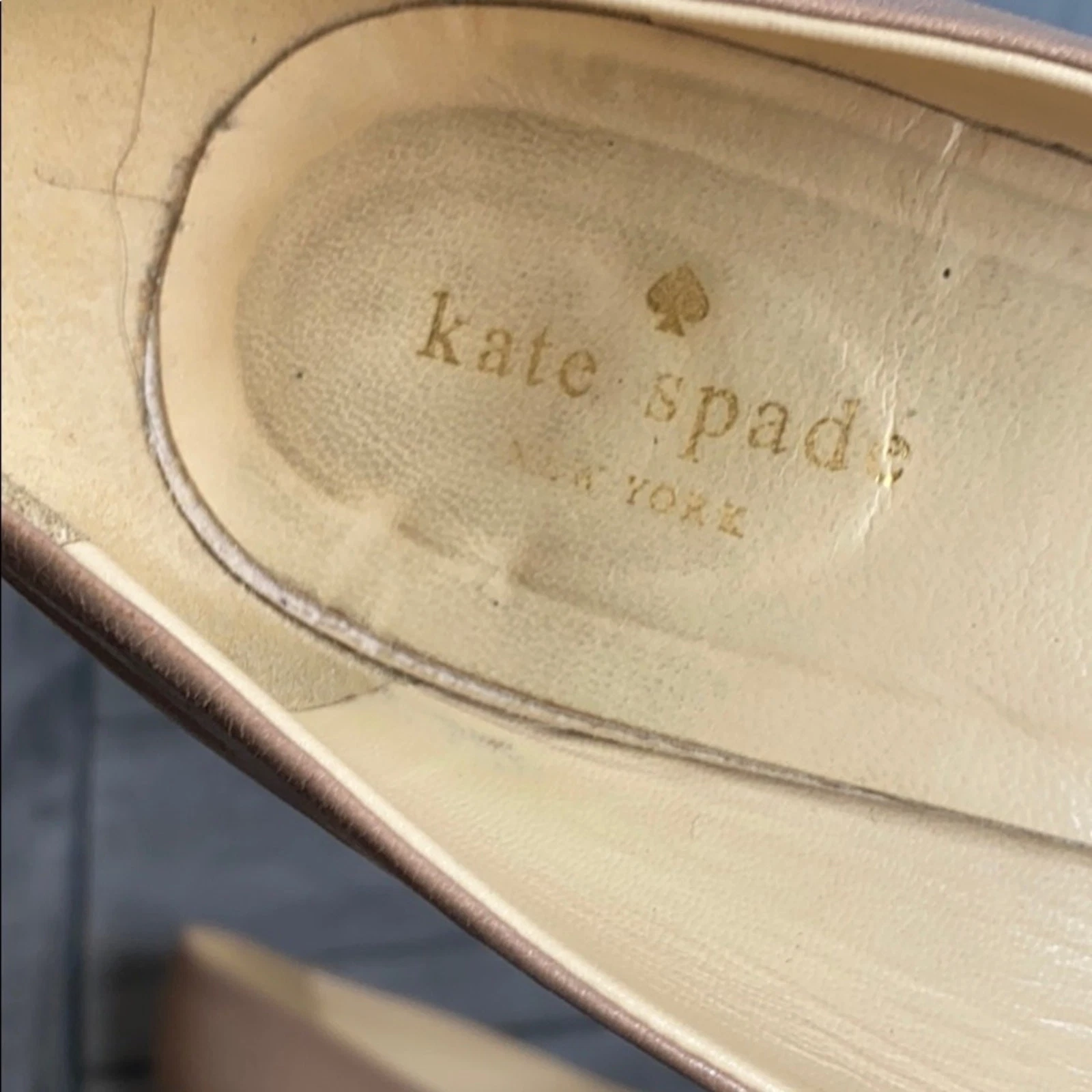 Kate Spade Kimmy 坡跟裸色皮革后盖鞋头 8.5 码-