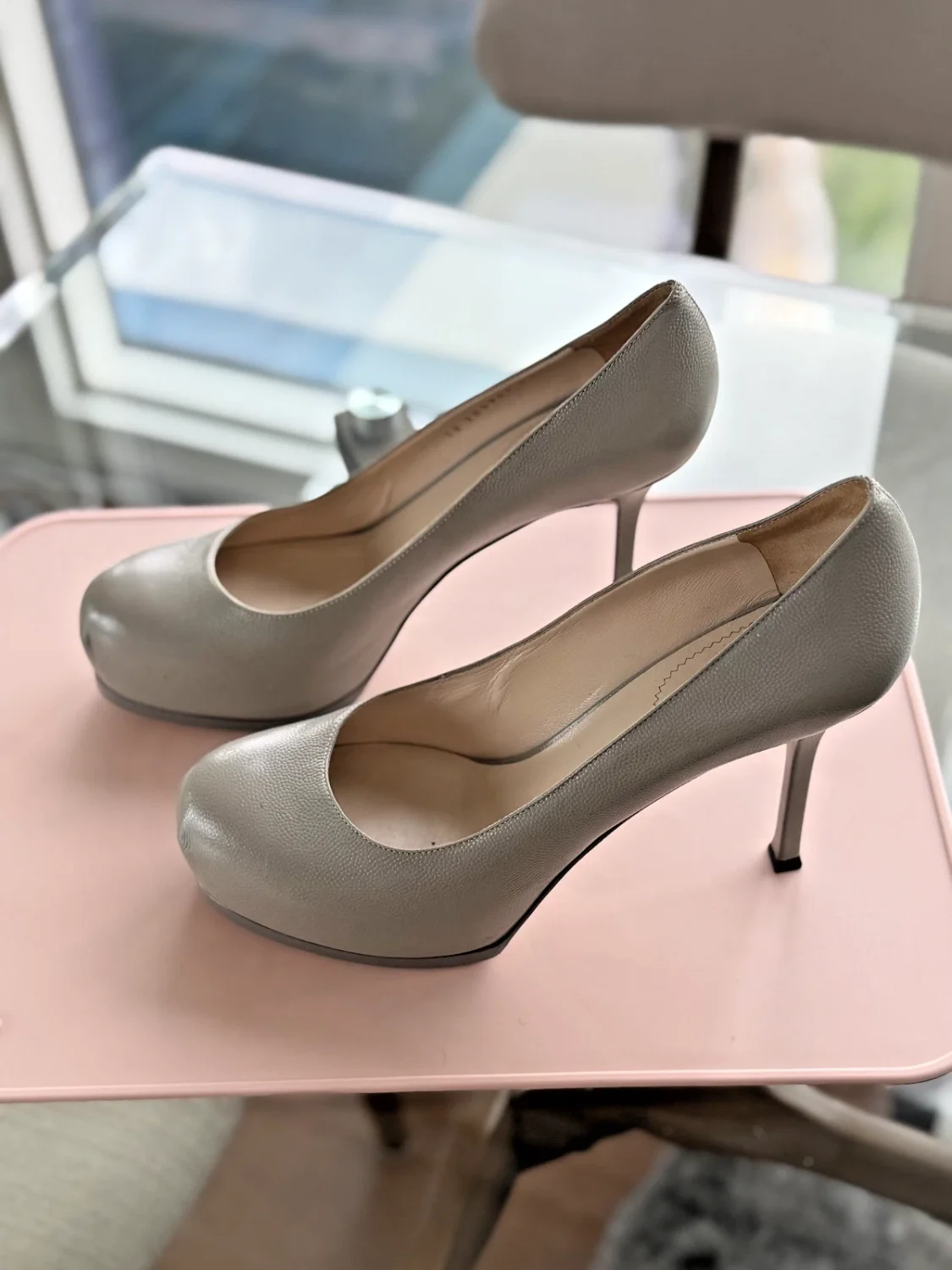 Yves Saint Laurent Tribute 高跟鞋灰色皮革,IT 尺寸 41.5 (YSL)-
