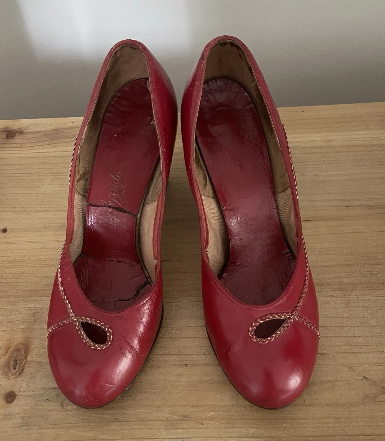 Stylepride 1950 年代红色皮革和对比拼接 Rockabilly 泵 7 -