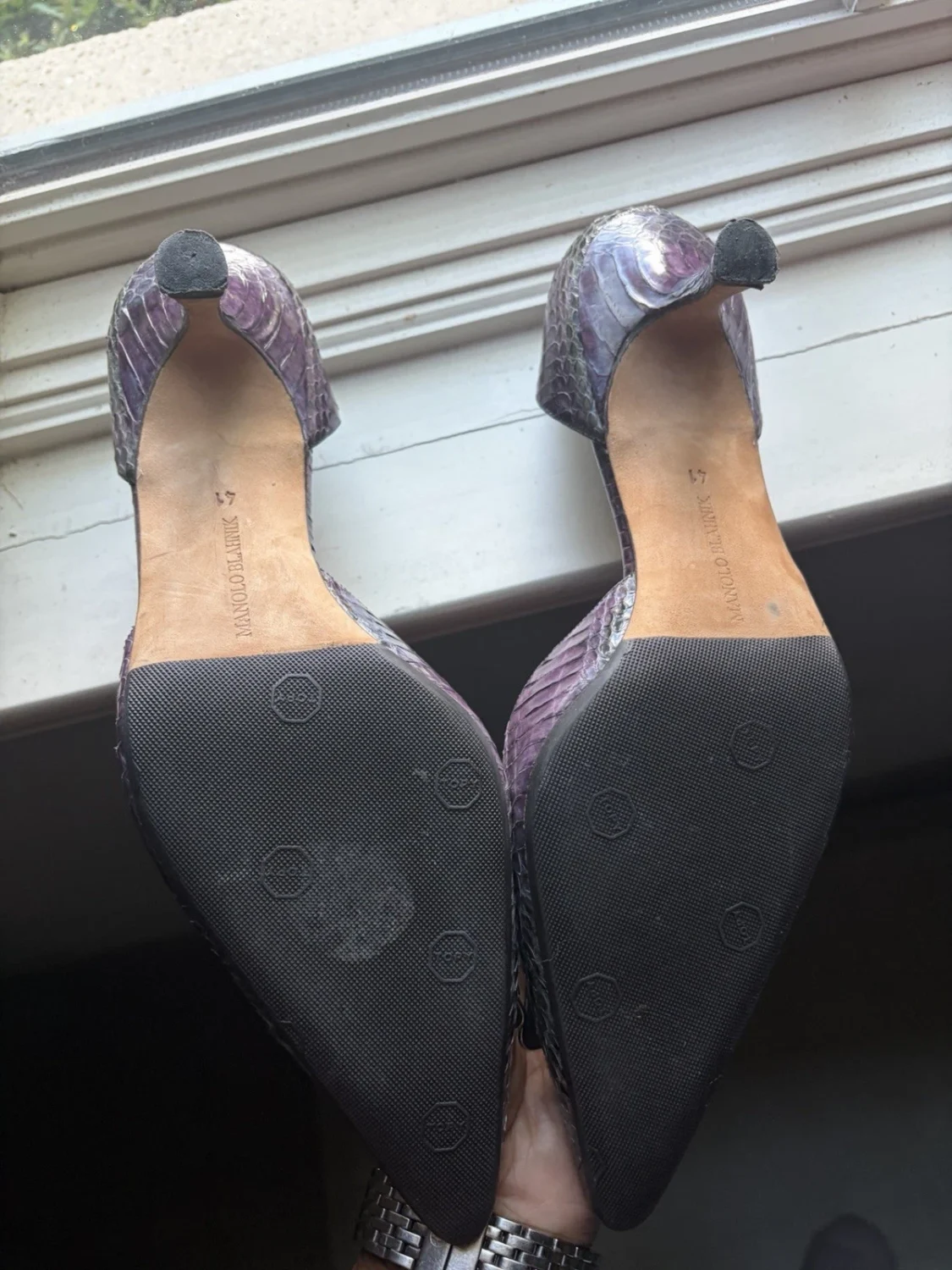 Manolo Blahnik 紫色皮革动物印花尖头扣泵 10 M-