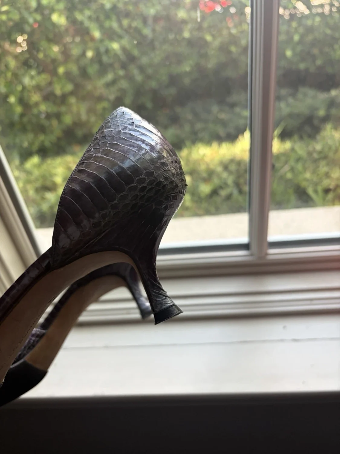 Manolo Blahnik 紫色皮革动物印花尖头扣泵 10 M-