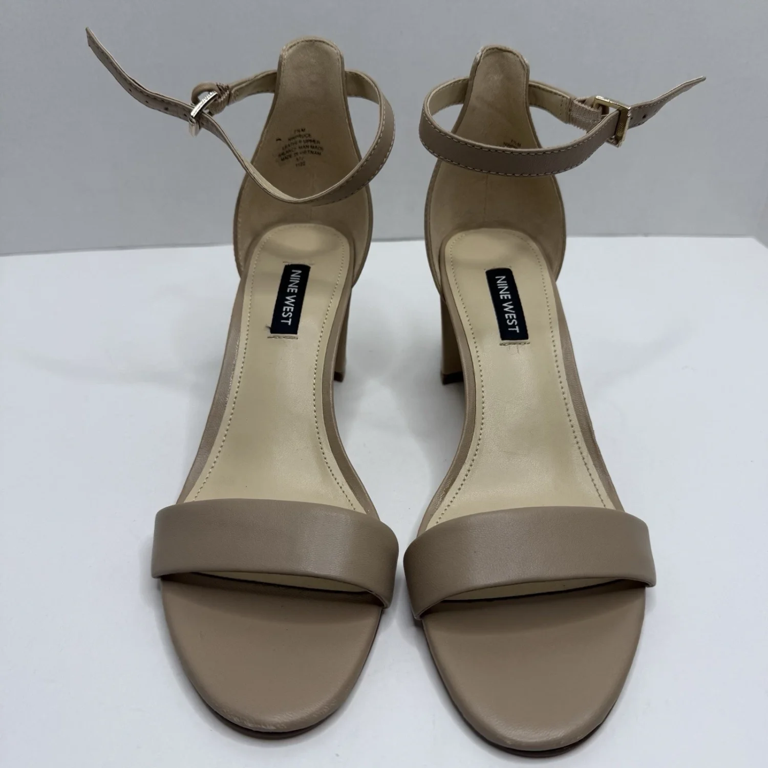 Nine West NVYPRUCE女式皮革踝带粗跟凉鞋7.5米灰褐色-