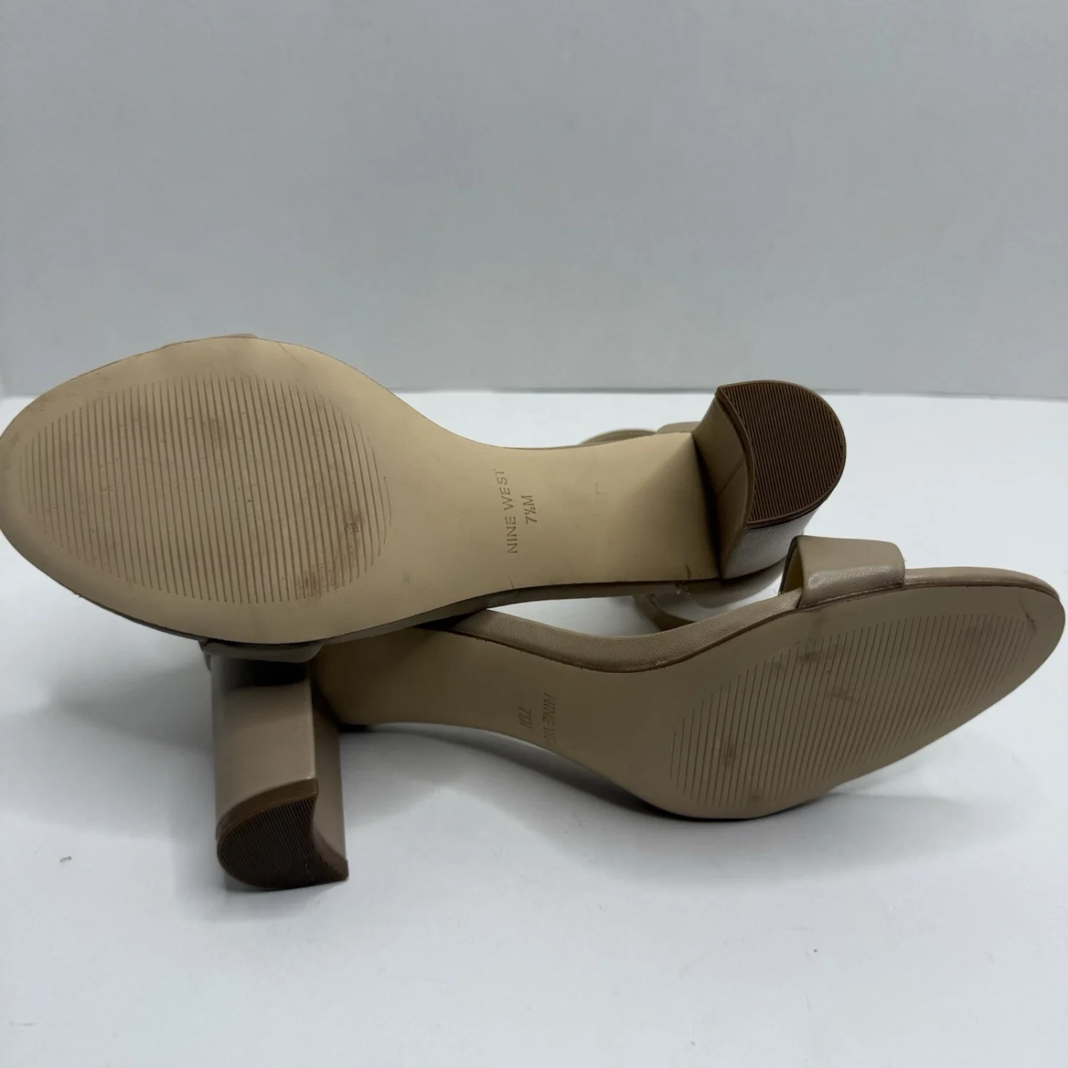 Nine West NVYPRUCE女式皮革踝带粗跟凉鞋7.5米灰褐色-