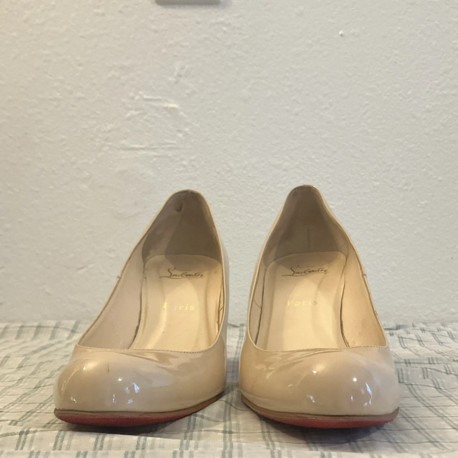 Christian Louboutin 米色漆皮高跟鞋女式圆头细高跟鞋 8.5-