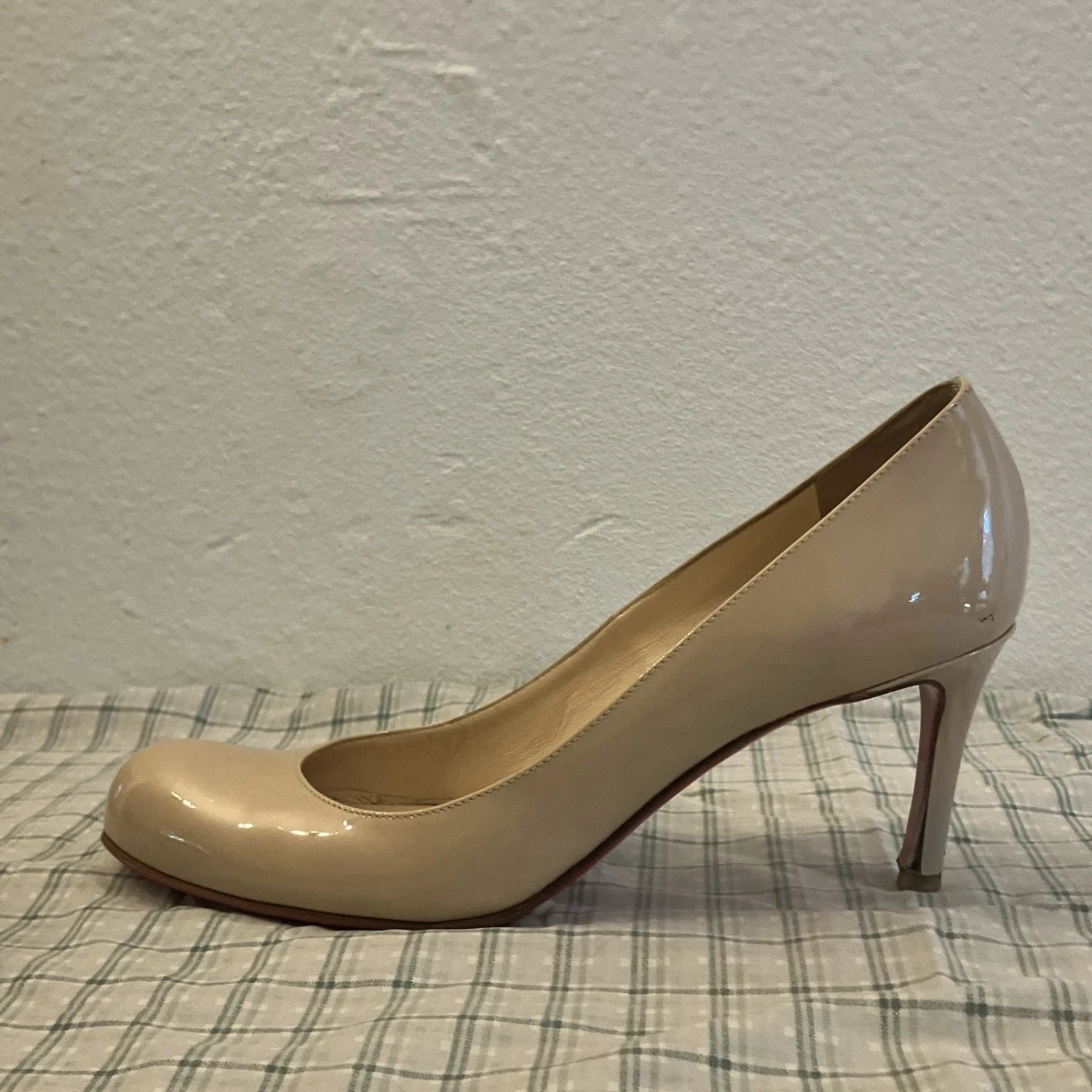 Christian Louboutin 米色漆皮高跟鞋女式圆头细高跟鞋 8.5-