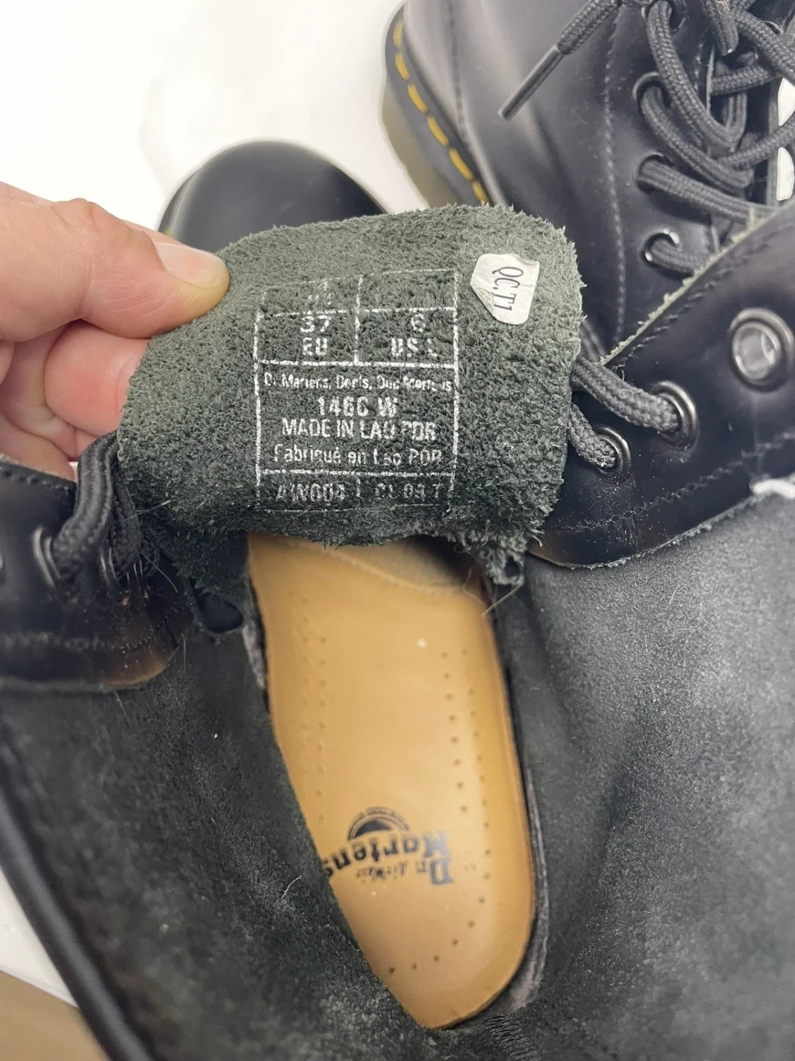 Dr.Martens 8孔短靴黑色-