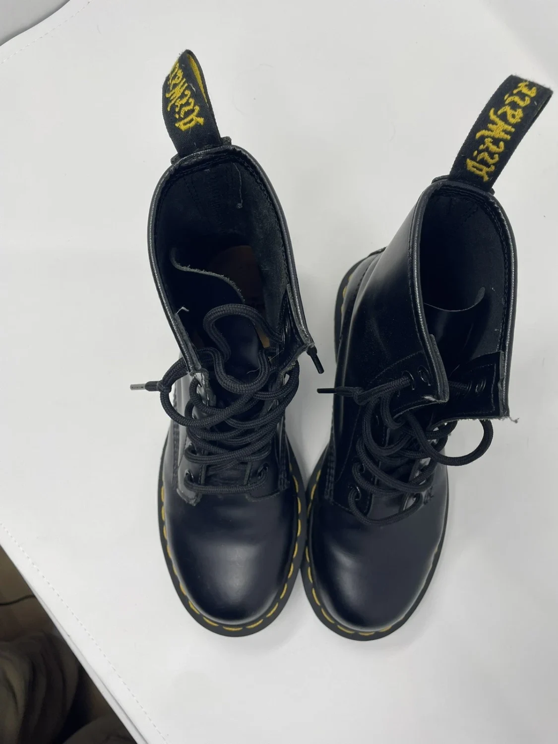 Dr.Martens 8孔短靴黑色-