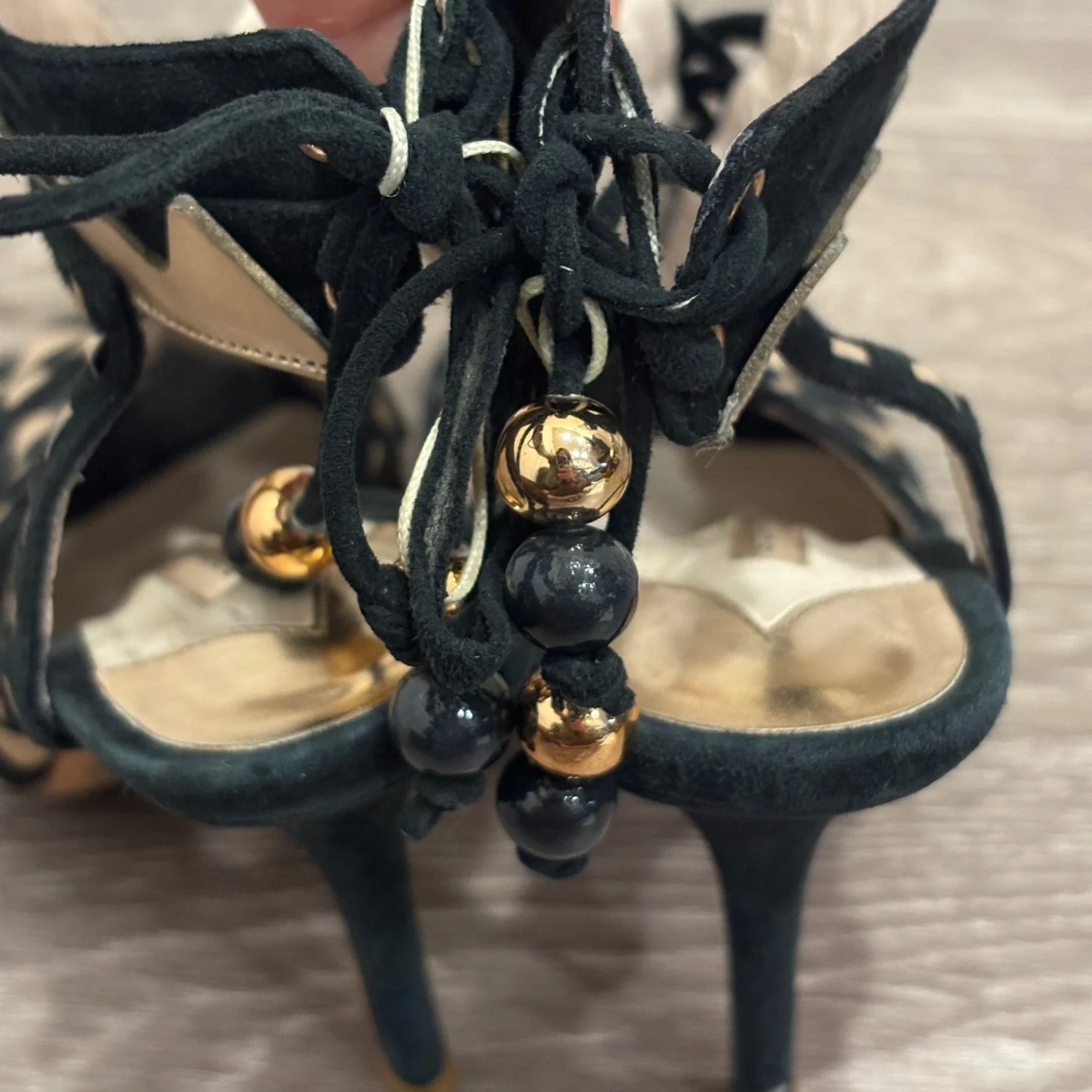 Sophia Webster Riko 黑色麂皮绒玫瑰金几何露趾高跟鞋 8-