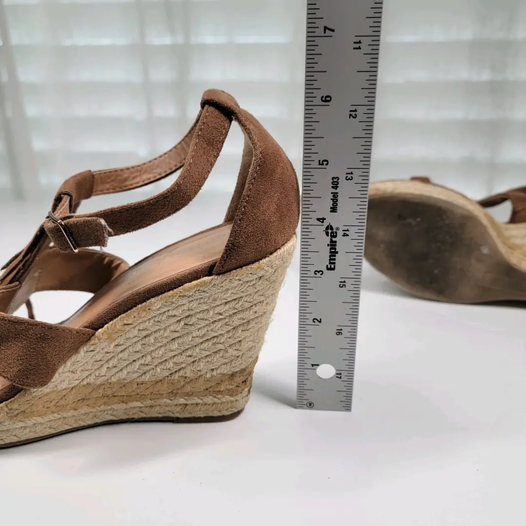Maurices Belia 棕色软木楔形高跟鞋凉鞋条纹人造皮革 7 M 鞋-