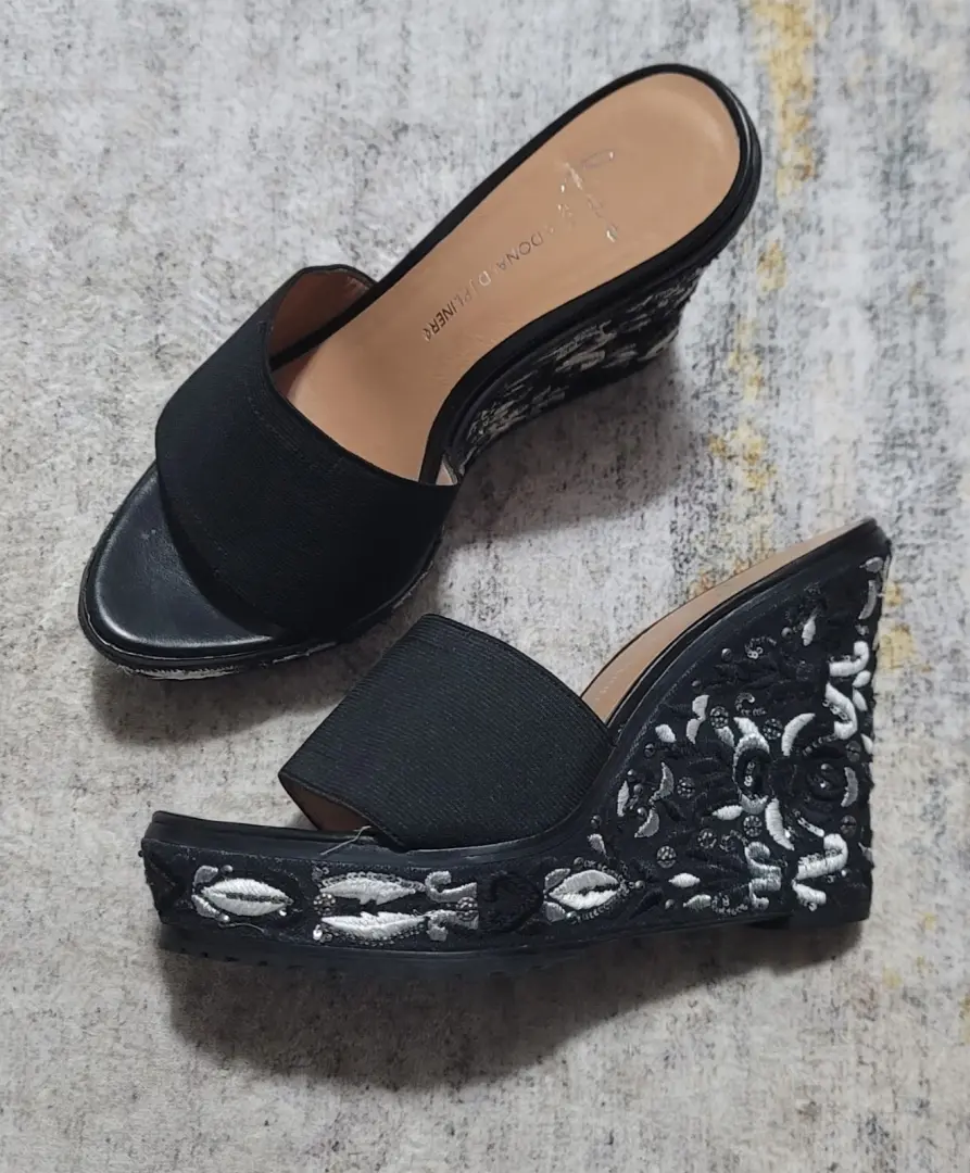 Lisa For Donald J Pliner 女式 Kalee 黑色楔形高跟鞋 7.5 M 码-