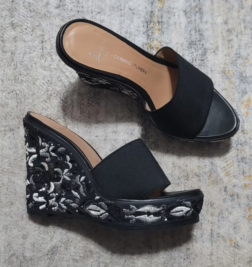 Lisa For Donald J Pliner 女式 Kalee 黑色楔形高跟鞋 7.5 M 码-
